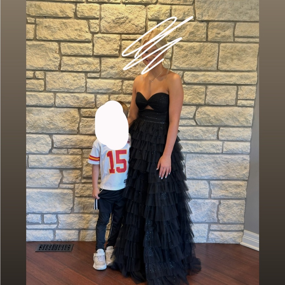 Size 4 Black Strapless Prom Dress🖤
